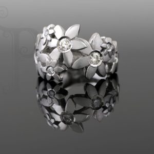 18k White Gold Diamond 'Catherine' Daisy Ring